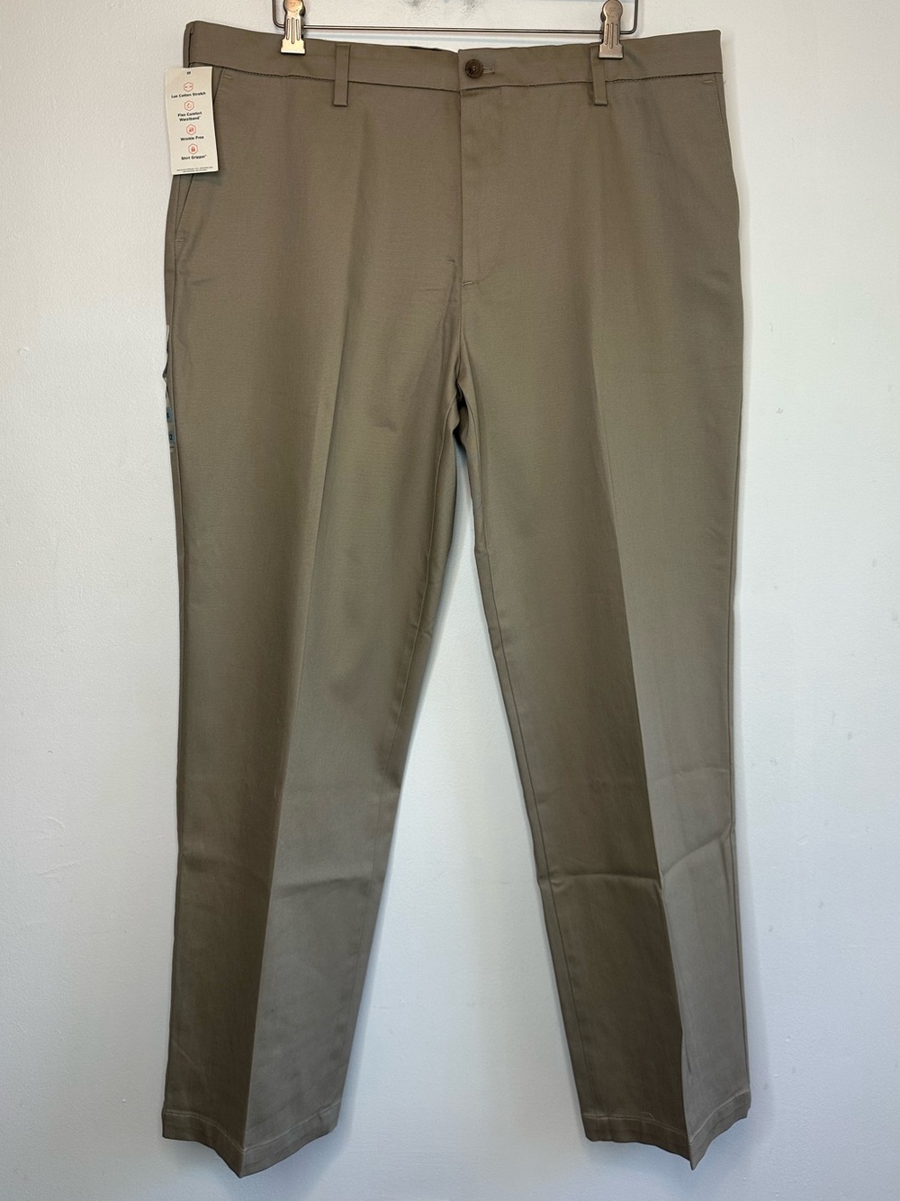 Dockers Men’s Signature Khaki Classic Fit Pant Size 40x32 40 Waist Lux Cotton
